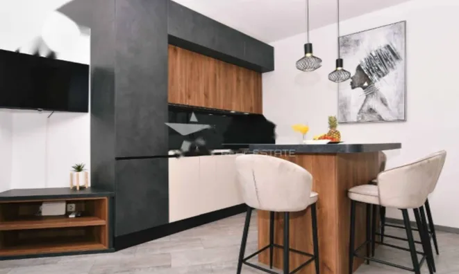 Недвижимость Двухкомнатная квартира в Центре: 2