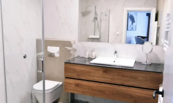 Недвижимость Двухкомнатная квартира в Центре: 3