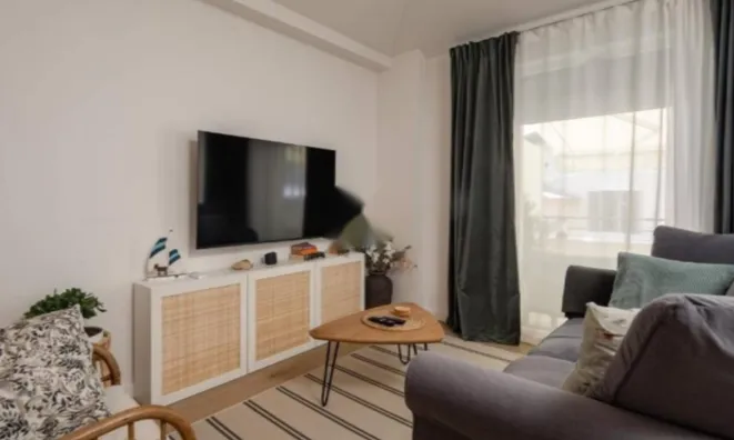 Недвижимость Двухкомнатная квартира Центр: 3