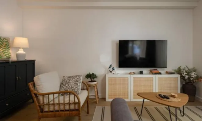 Недвижимость Двухкомнатная квартира Центр: 4