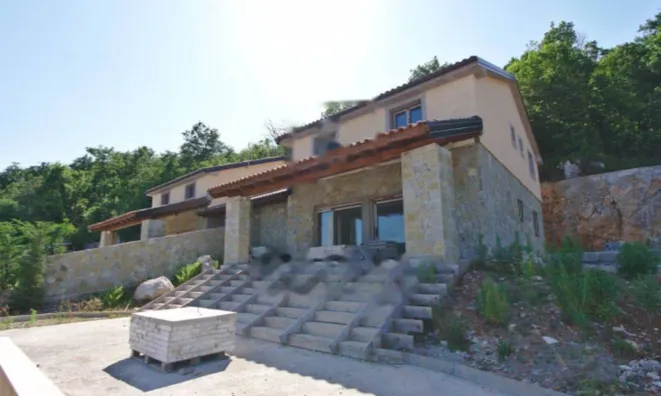 Недвижимость Многоквартирный дом Поляне: 2