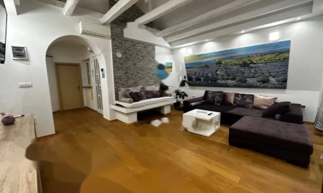 Недвижимость Четырёхкомнатная квартира Центр: 2