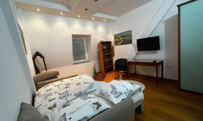 Недвижимость Четырёхкомнатная квартира Центр: 9