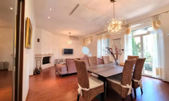 Недвижимость Трехкомнатная квартира в центре: 6