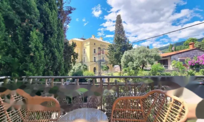 Недвижимость Трехкомнатная квартира в центре: 7