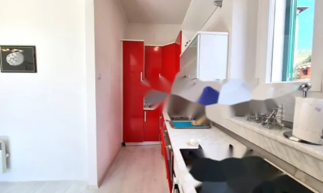 Недвижимость Трехкомнатная квартира в центре: 12