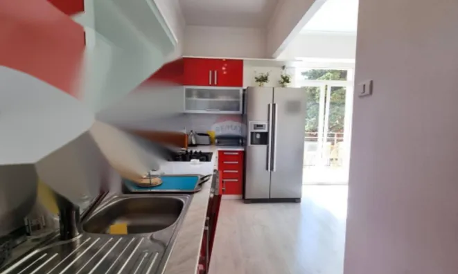 Недвижимость Трехкомнатная квартира в центре: 13