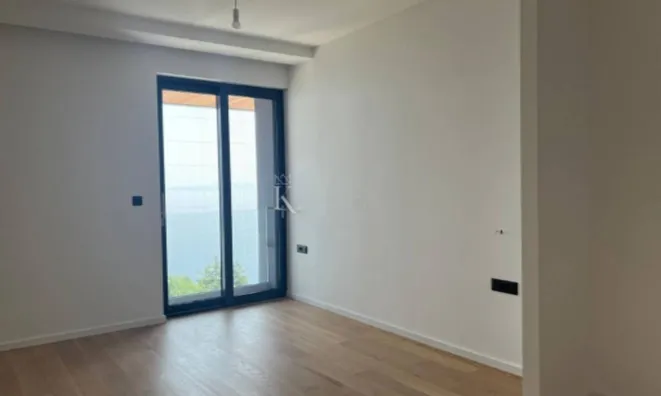 Недвижимость Трёхкомнатная квартира, центр: 4