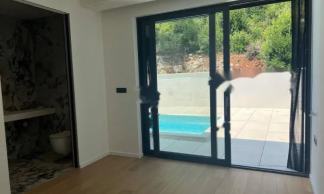 Недвижимость Трёхкомнатная квартира, центр: 13