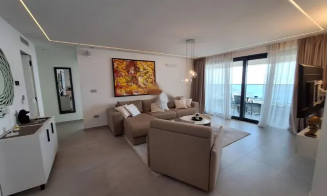 Недвижимость Трехкомнатная Квартира Добреч: 2