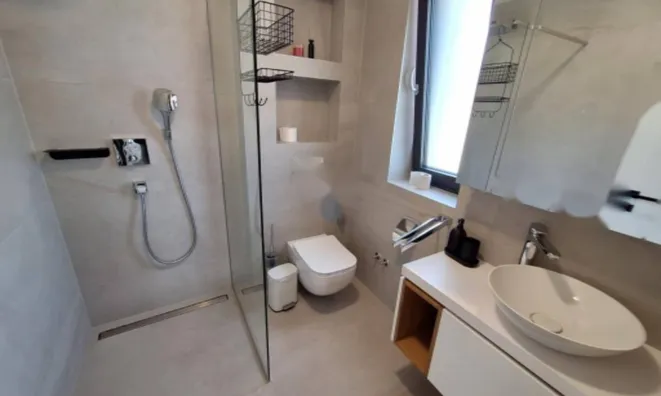 Недвижимость Трехкомнатная Квартира Добреч: 6