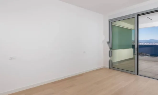 Недвижимость Двухкомнатная квартира, Центр: 7