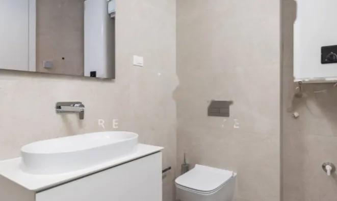 Недвижимость Двухкомнатная квартира, Центр: 8