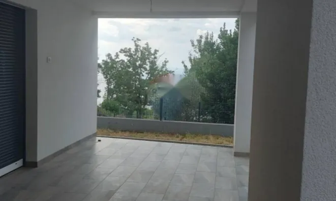 Недвижимость Трехкомнатная квартира Побри: 11