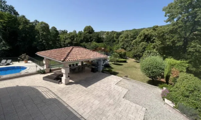 Недвижимость Многоквартирный дом Побри: 13