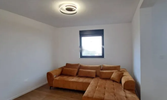 Недвижимость Трёхкомнатная квартира Центр: 5