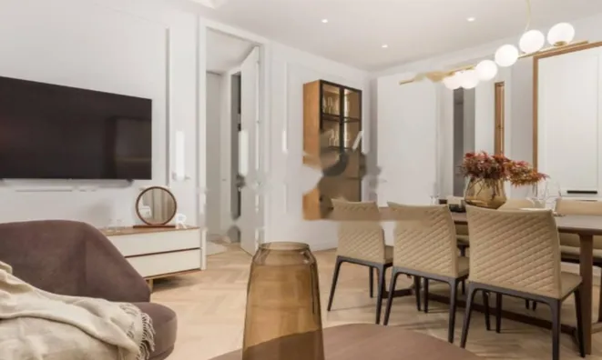 Недвижимость Двухкомнатная квартира в центре: 1