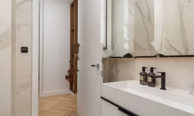 Недвижимость Двухкомнатная квартира в центре: 5