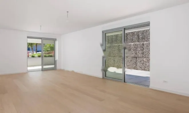 Недвижимость Двухкомнатная квартира в центре: 1