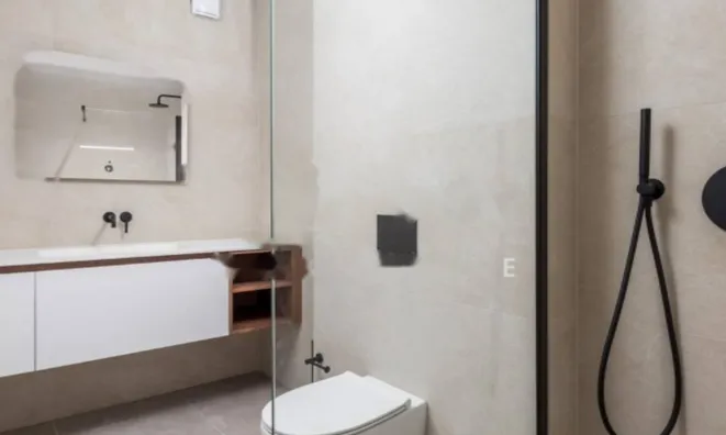 Недвижимость Двухкомнатная квартира в центре: 15