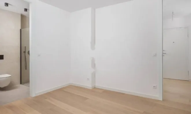 Недвижимость Двухкомнатная квартира в центре: 17