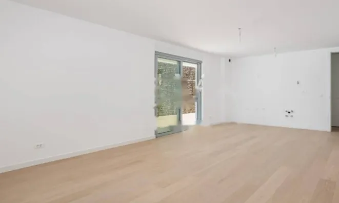 Недвижимость Двухкомнатная квартира в центре: 21