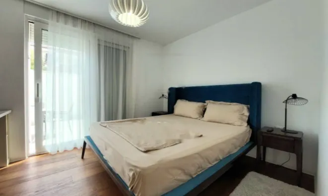 Недвижимость Трехкомнатная квартира в центре: 5