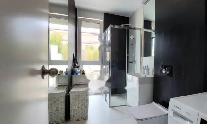 Недвижимость Трехкомнатная квартира в центре: 6