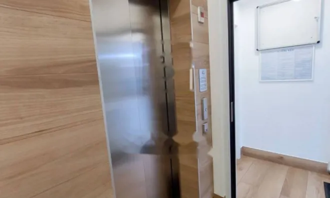 Недвижимость Трехкомнатная квартира в центре: 12