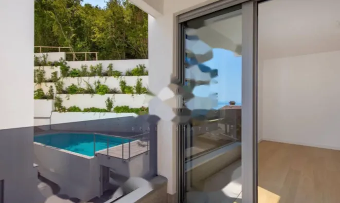 Недвижимость Трехкомнатная квартира Центр: 3