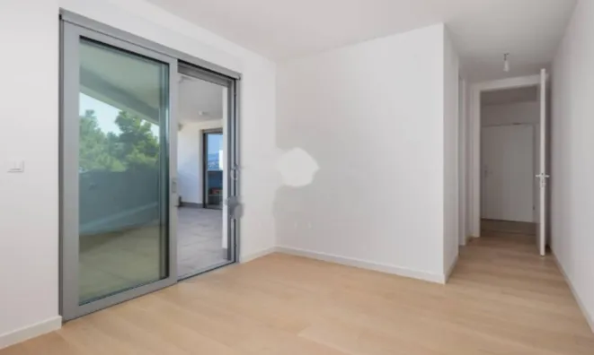 Недвижимость Трехкомнатная квартира Центр: 12