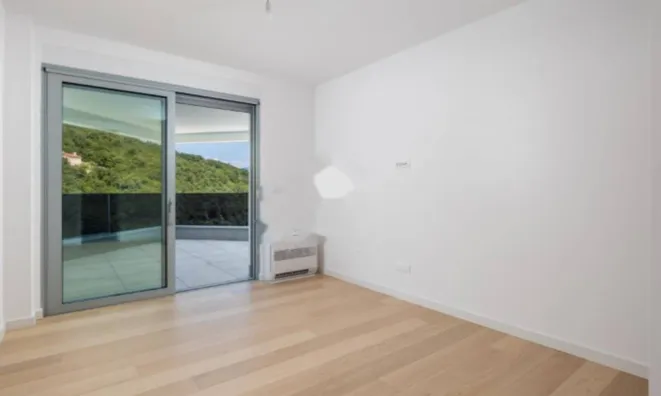 Недвижимость Трехкомнатная квартира Центр: 16