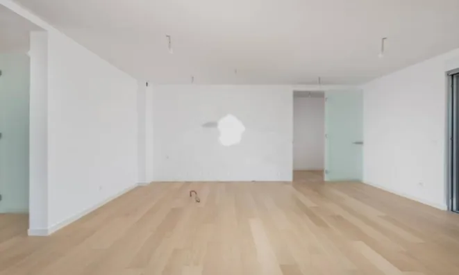 Недвижимость Трехкомнатная квартира Центр: 21