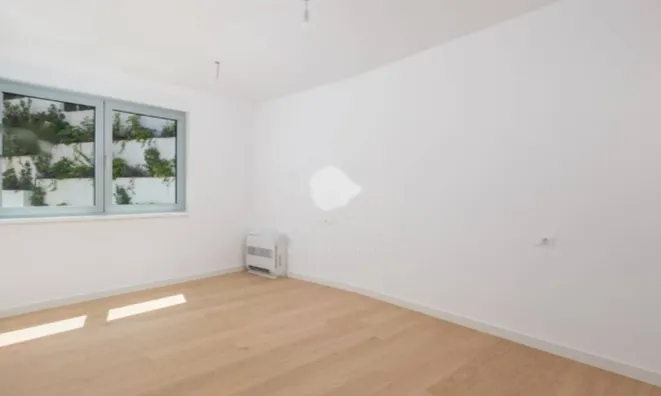 Недвижимость Трехкомнатная квартира Центр: 24