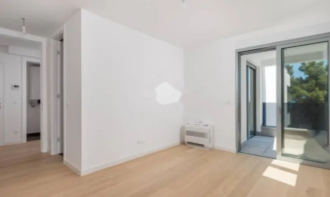 Недвижимость Трехкомнатная квартира Центр: 26