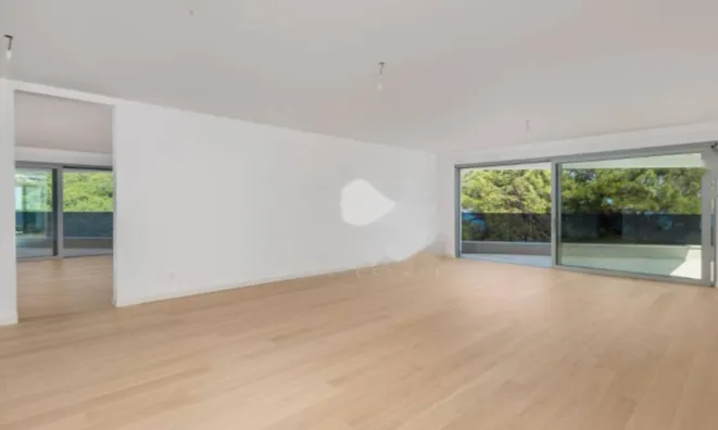 Недвижимость Трехкомнатная квартира Центр: 32