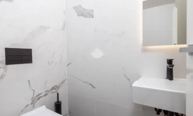 Недвижимость Трехкомнатная квартира Центр: 46