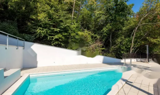 Недвижимость Трехкомнатная квартира Центр: 62