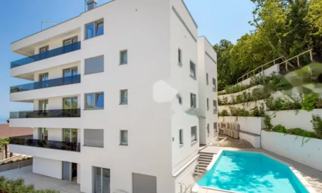 Недвижимость Трехкомнатная квартира Центр: 64