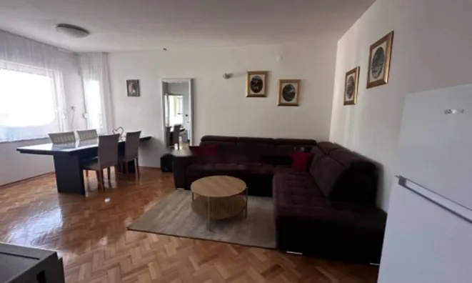 Недвижимость Трехкомнатная квартира, центр: 1