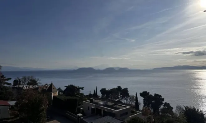 Недвижимость Трехкомнатная квартира, центр: 2