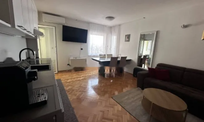 Недвижимость Трехкомнатная квартира, центр: 4