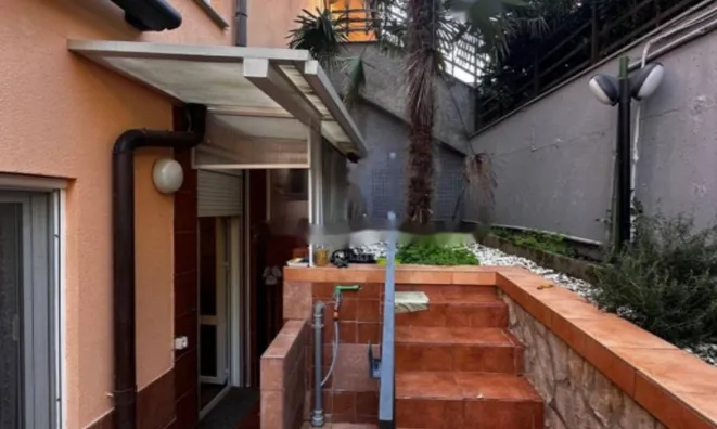 Недвижимость Трехкомнатная квартира, центр: 15