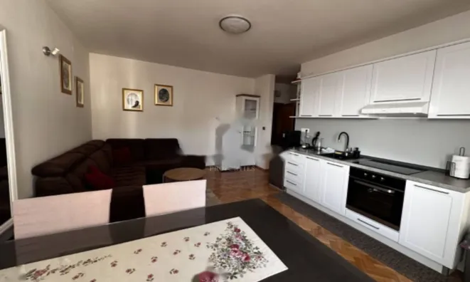 Недвижимость Трехкомнатная квартира, центр: 17