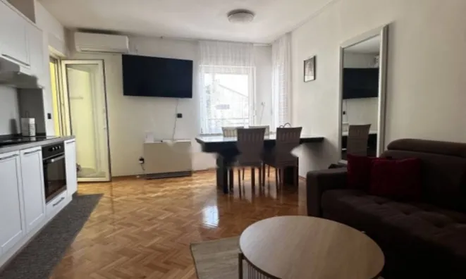 Недвижимость Трехкомнатная квартира, центр: 19