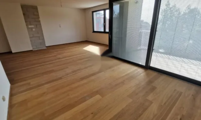 Недвижимость Четырехкомнатная квартира, Центр: 3