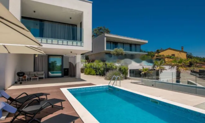 Недвижимость Семейный дом 247 м², новый: 10