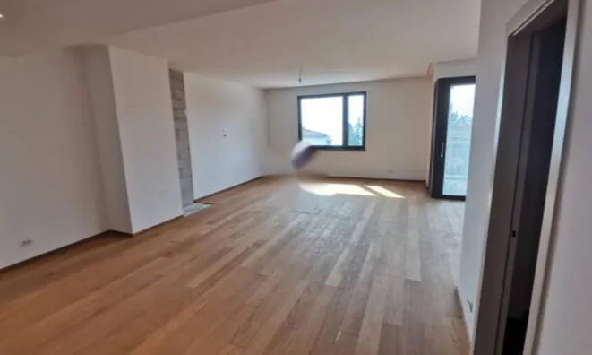 Недвижимость Четырехкомнатная квартира Центр: 8