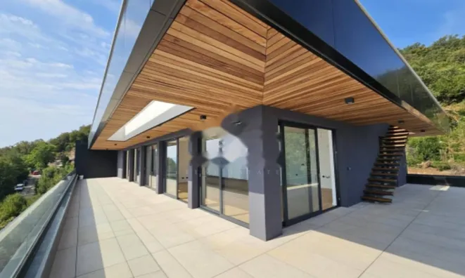 Недвижимость Четырехкомнатная квартира Центр: 6