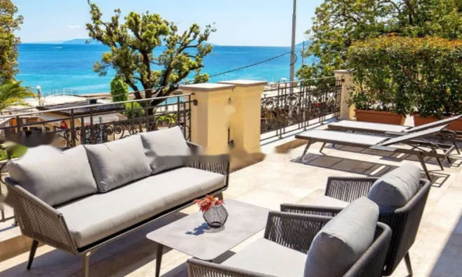 Недвижимость Двухкомнатная квартира в центре: 2